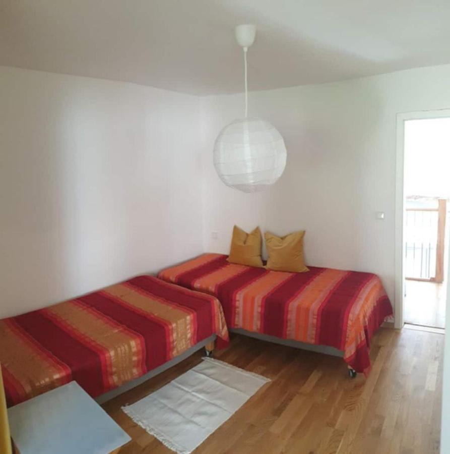 Moderne Wohnung Mit Studio In Bauernhausscheune Am See Biersdorf Buitenkant foto